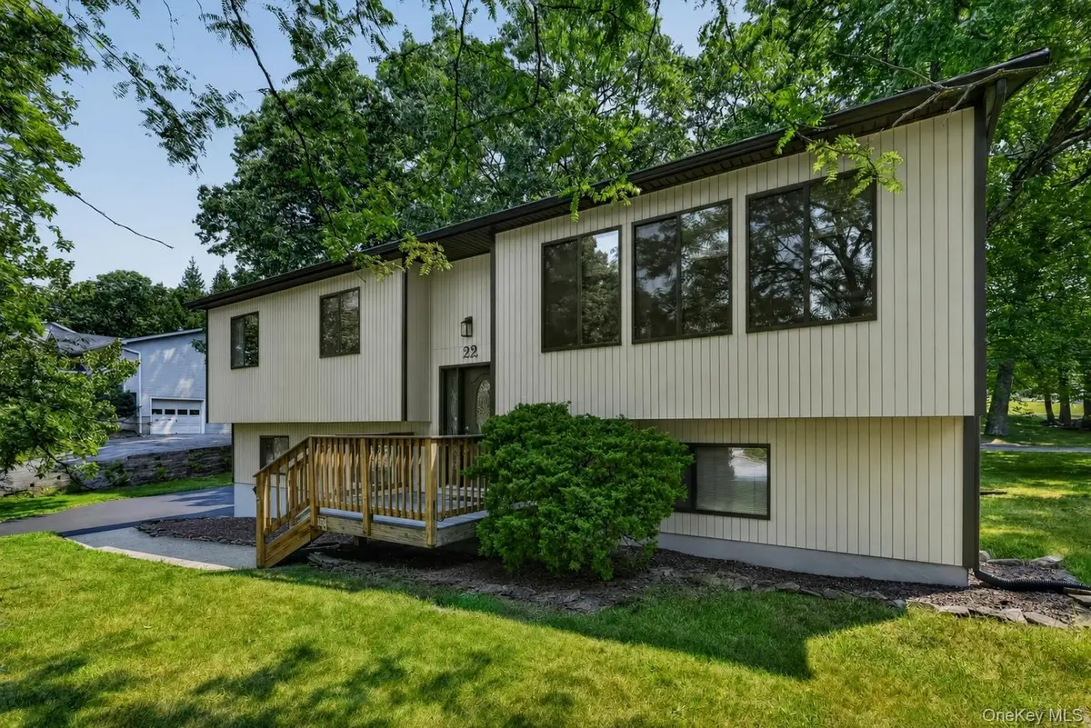 22 Cambridge CIR, Monroe, NY 10950