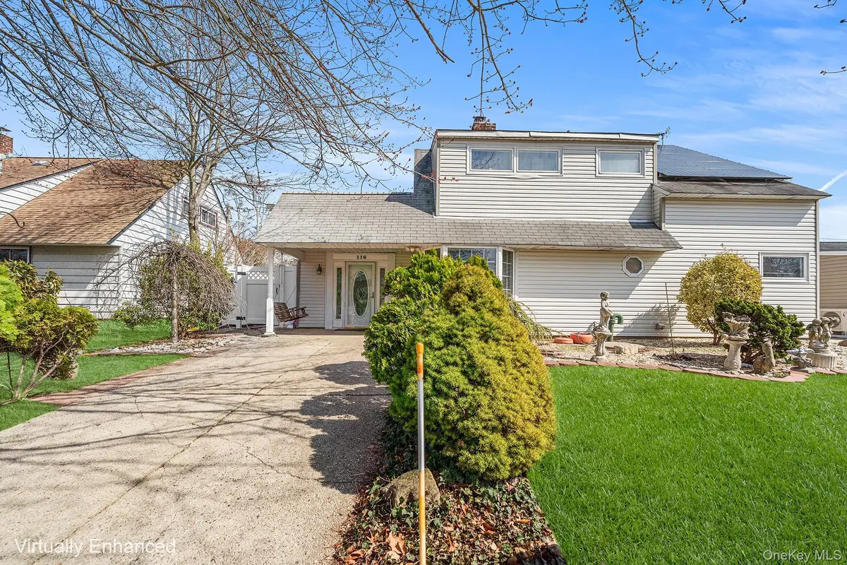 116 Red Maple DR, Levittown, NY 11756
