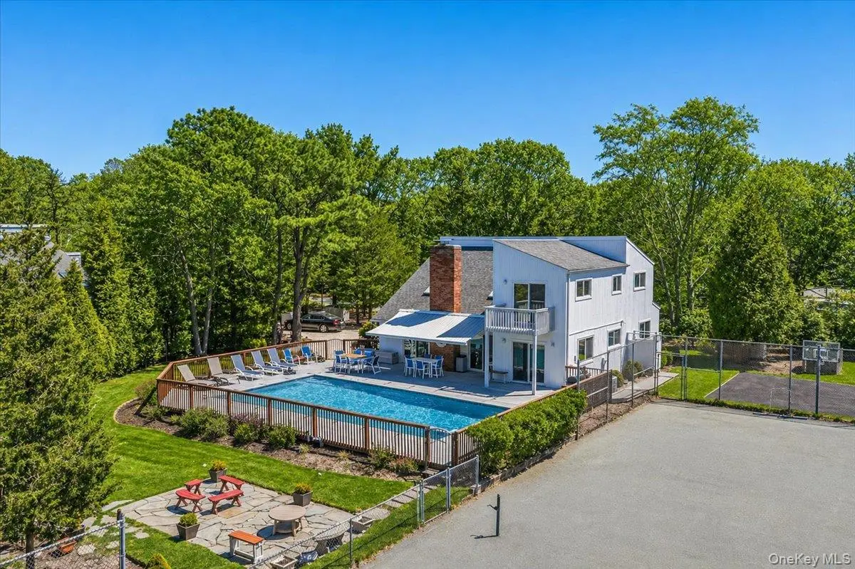 Address not disclosed, Westhampton, NY 11977