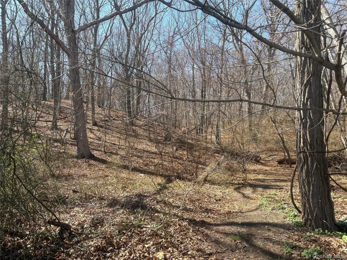 Woodhull Landing, Miller Place, NY 11764