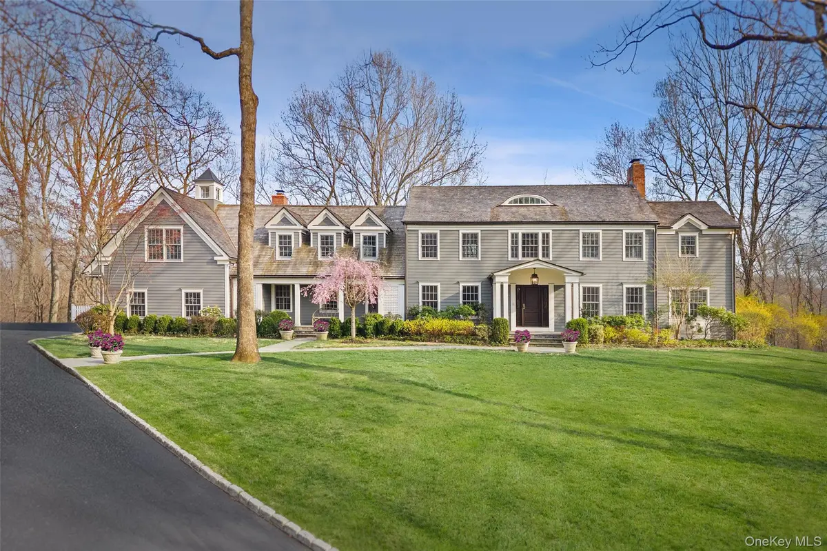 9 Deer Creek LN, Mount Kisco, NY 10549