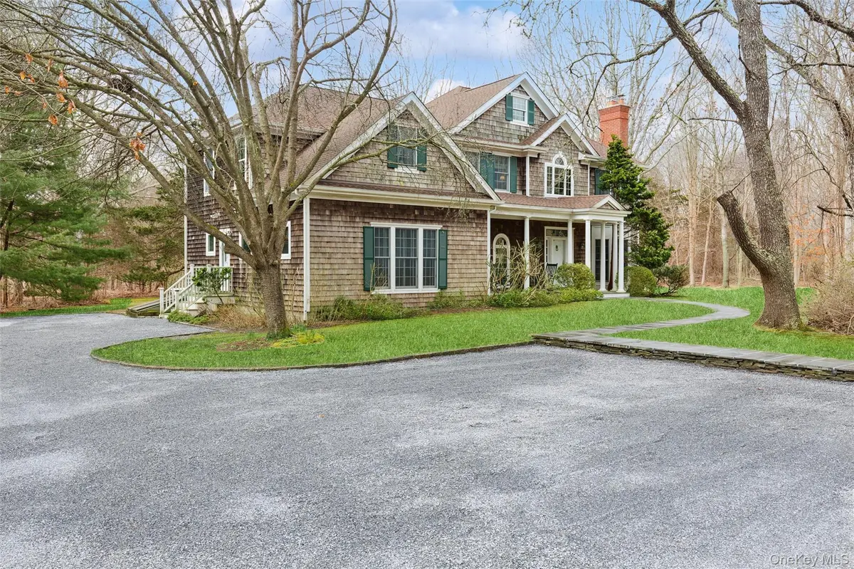 110 Greenleaf LN, Sagaponack, NY 11962