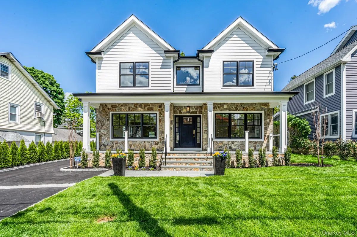 33 3rd ST, Manhasset, NY 11030