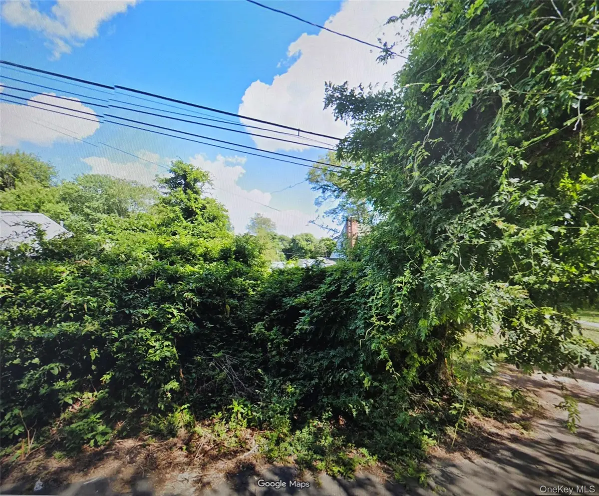 11 Cypress ST, Wyandanch, NY 11798