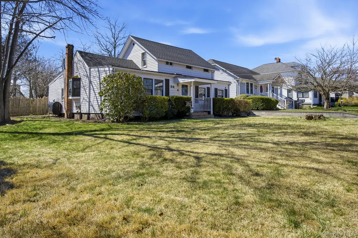 94 E Lakewood ST, Patchogue, NY 11772