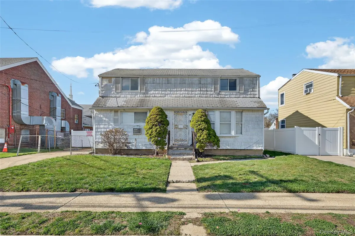 188 Amherst ST, Hempstead, NY 11550