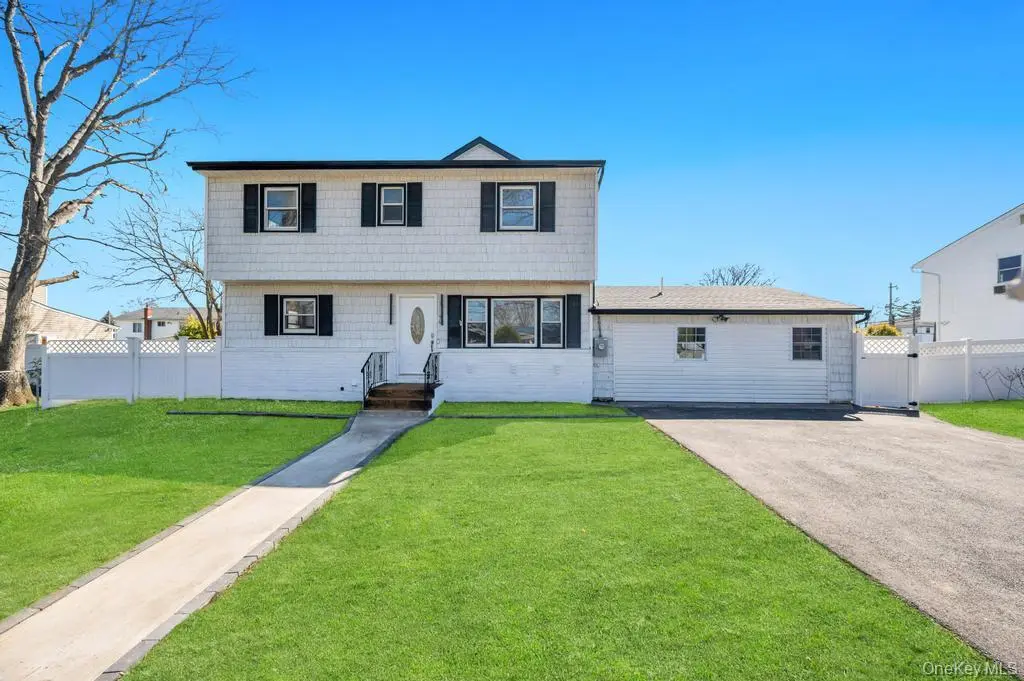 90 30th ST, Copiague, NY 11726