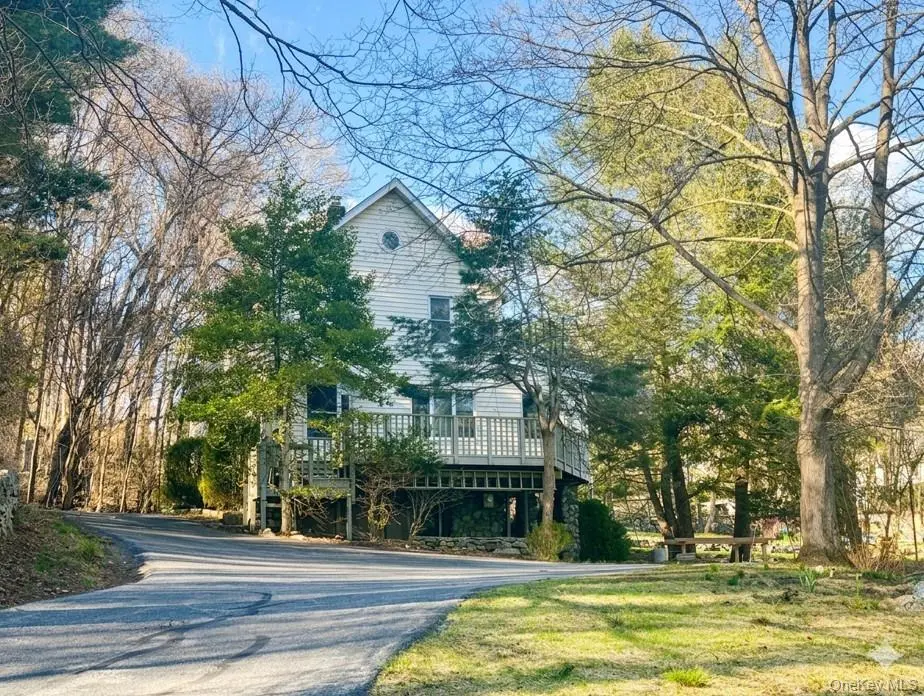 147 Stoneleigh AVE, Carmel, NY 10512