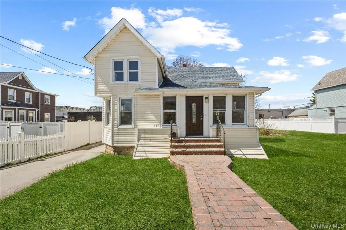 62 Westend AVE, Freeport, NY 11520