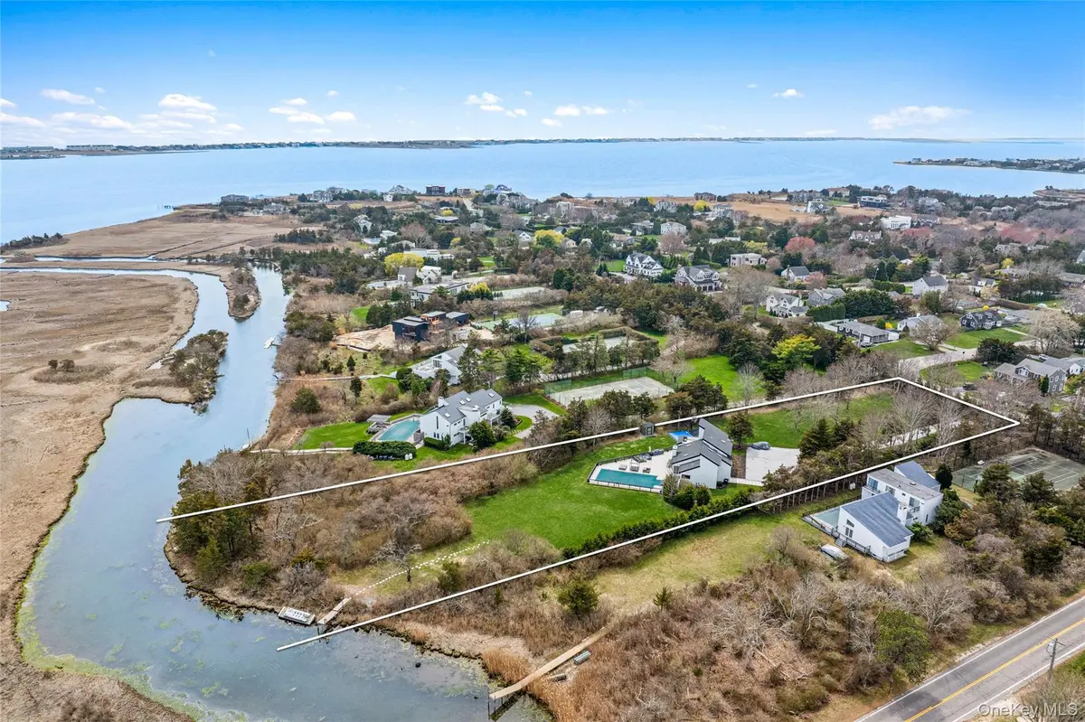 32 Tanners Neck LN, Westhampton, NY 11977