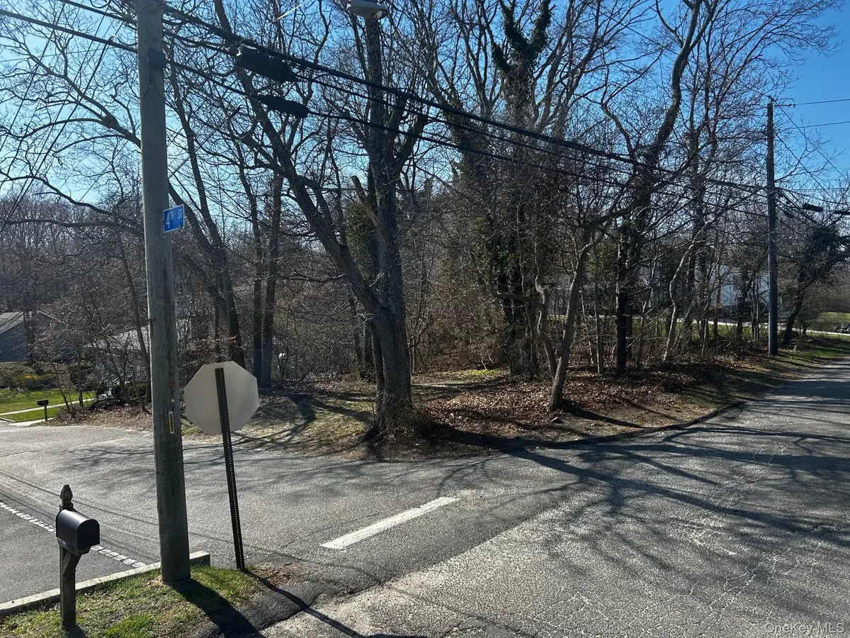 4th, Wading River, NY 11792