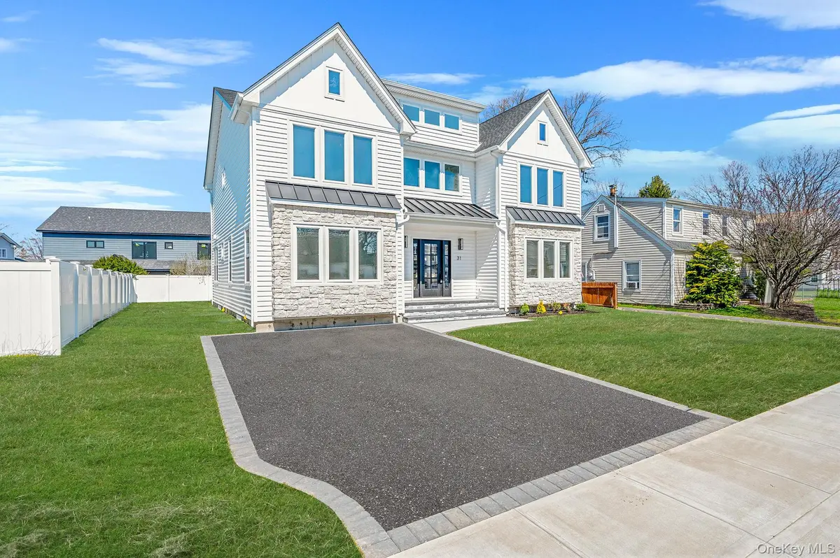 31 Libby AVE, Hicksville, NY 11801
