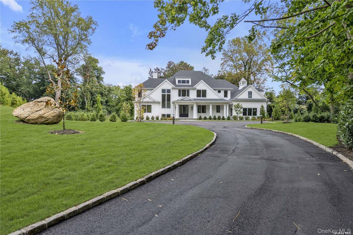 36 Cow Neck RD, Sands Point, NY 11050