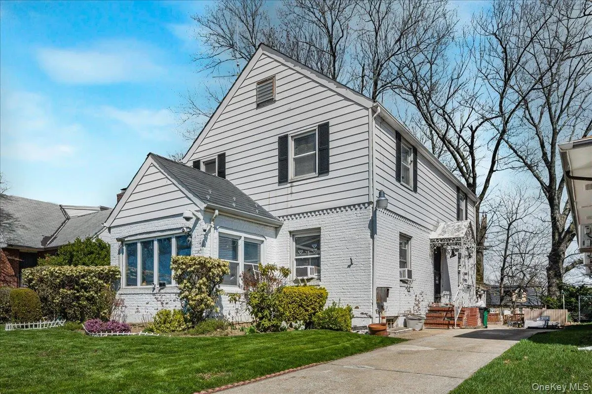 8145 Utopia Pkwy, Jamaica Estates, NY 11432