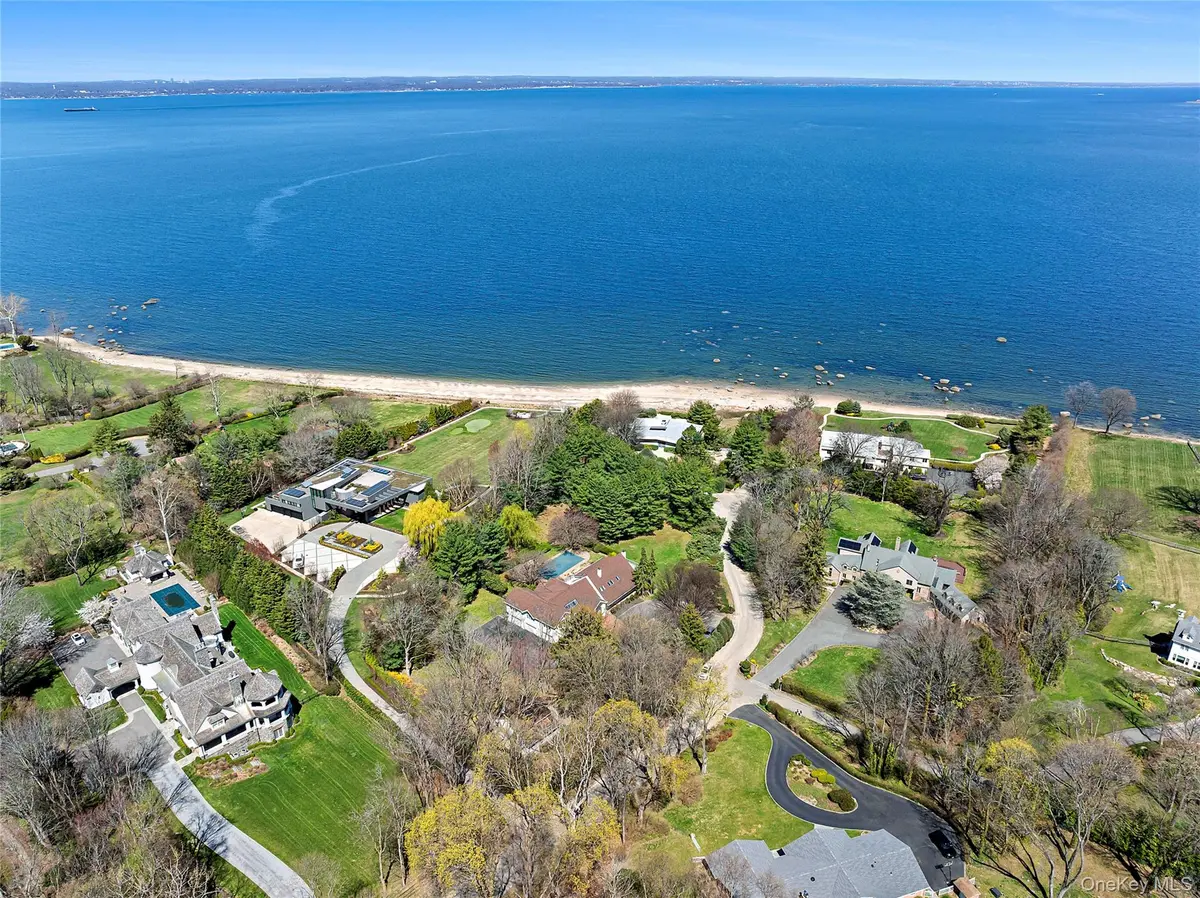 92 Old House LN, Sands Point, NY 11050
