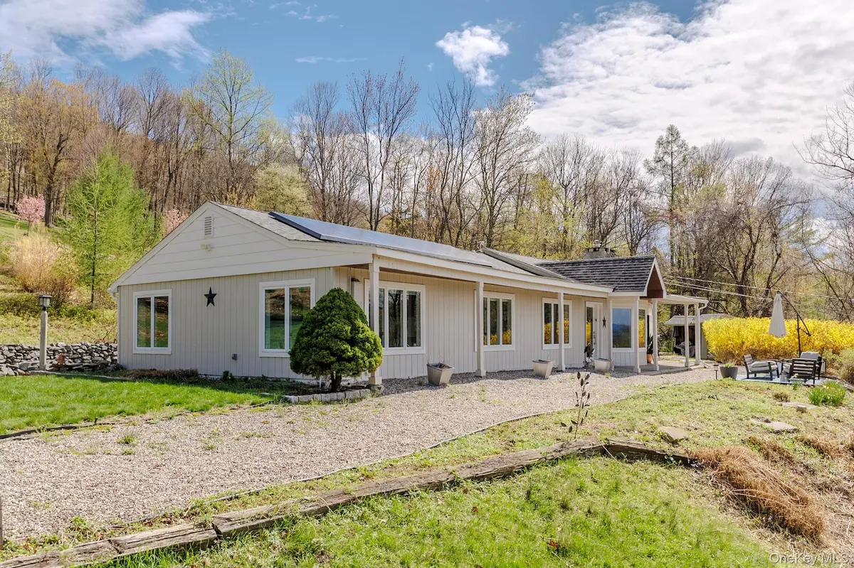 8 Horizon RD, Cornwall, NY 12518
