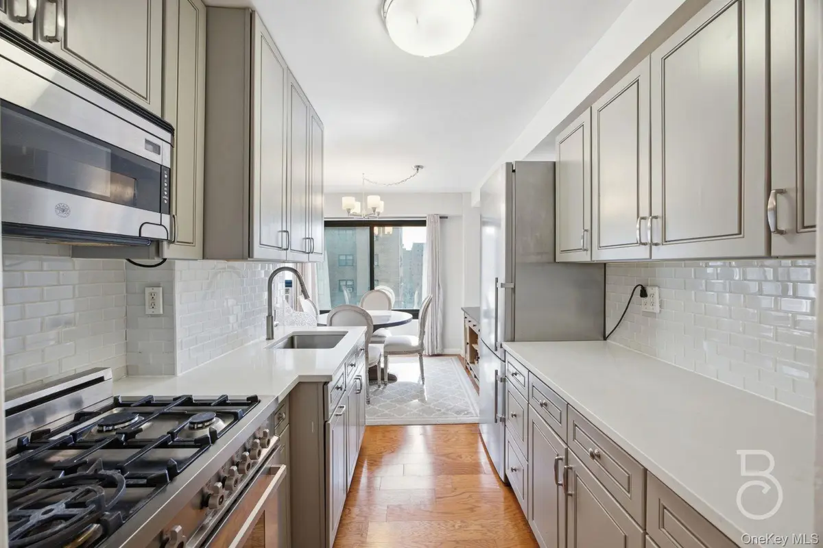 33-43 14th ST #10A, Astoria, NY 11106