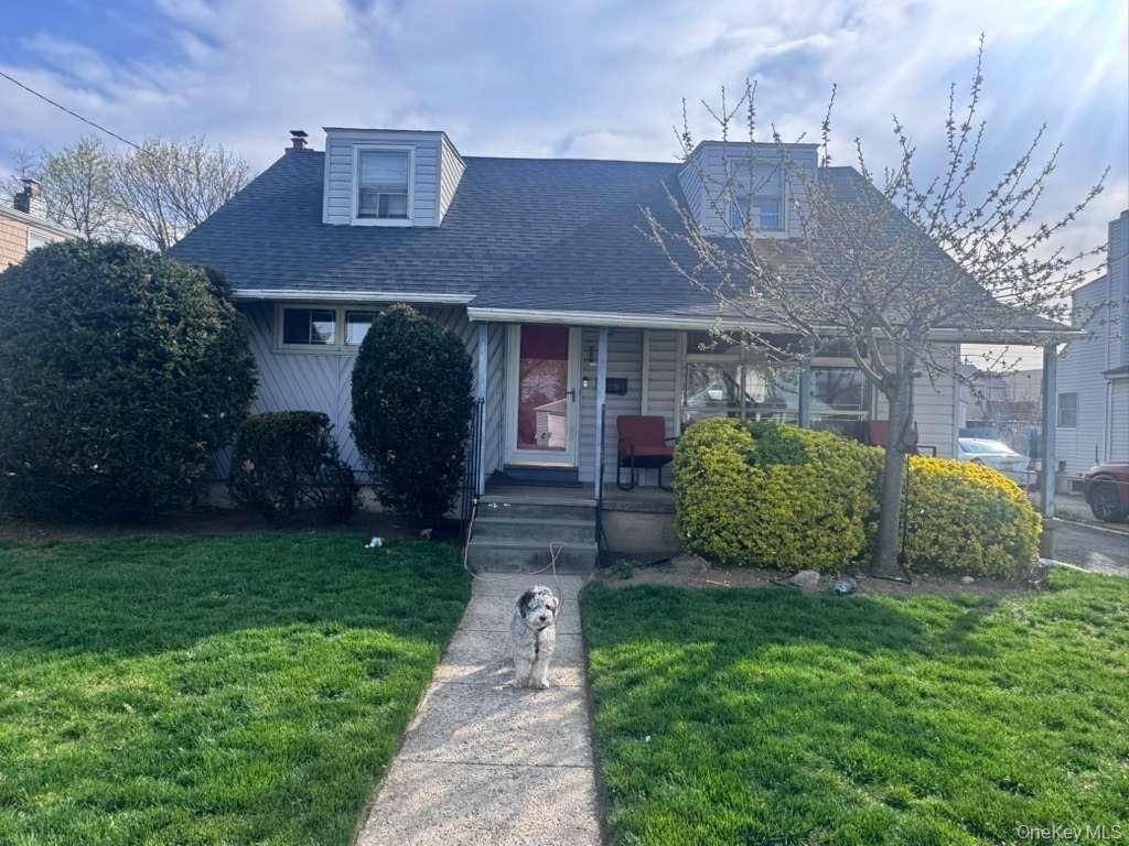 289 Caryl DR, Lawrence, NY 11559
