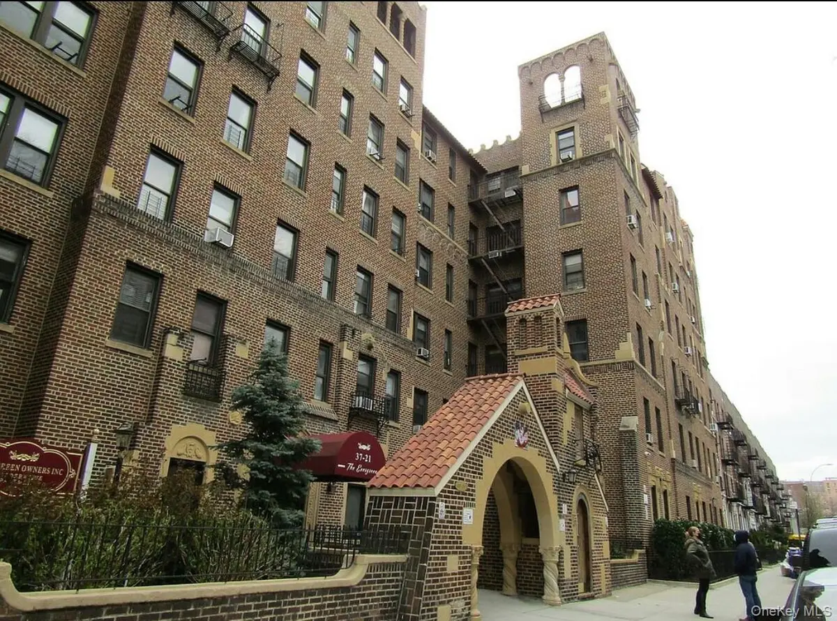 37-21 80TH ST #1F, Jackson Heights, NY 11372