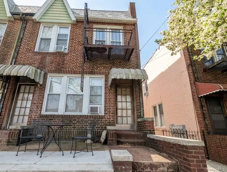 18-44 21st DR, Astoria, NY 11105