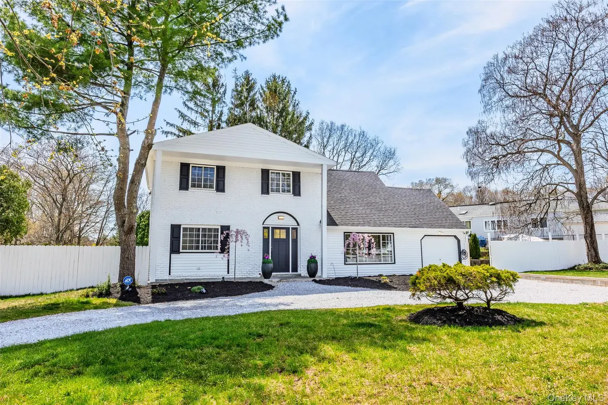 2 Grove AVE, Coram, NY 11727