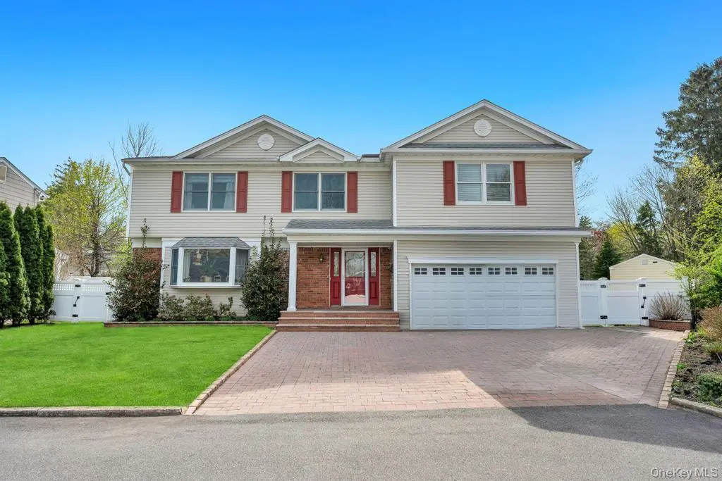 64 Muttontown Eastwoods RD, Syosset, NY 11791