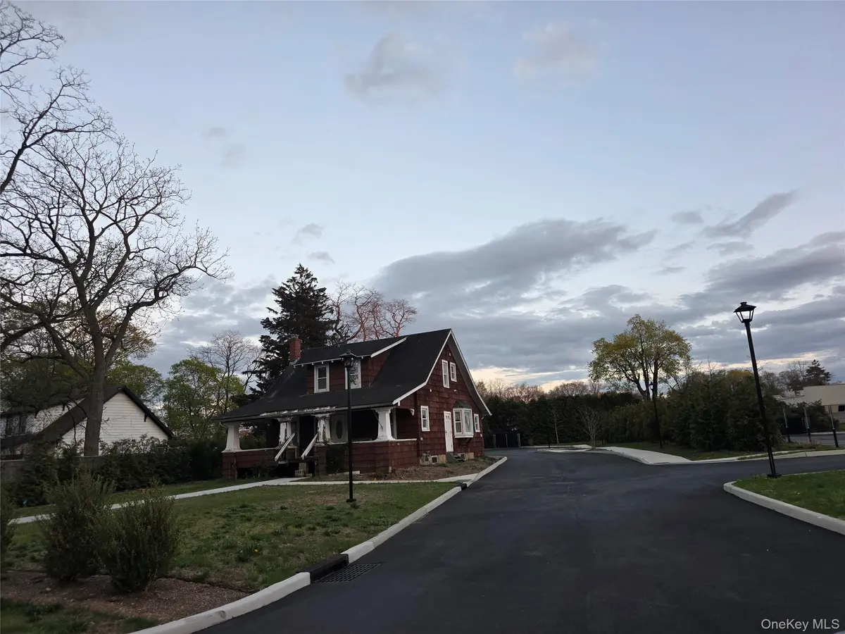 420 Townline RD, Hauppauge, NY 11788