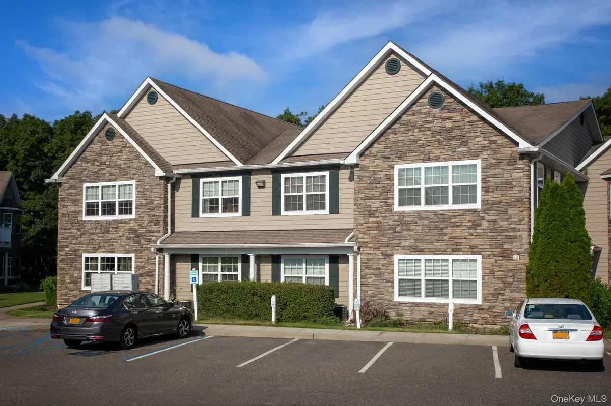 61 Adams WAY #61, Sayville, NY 11782