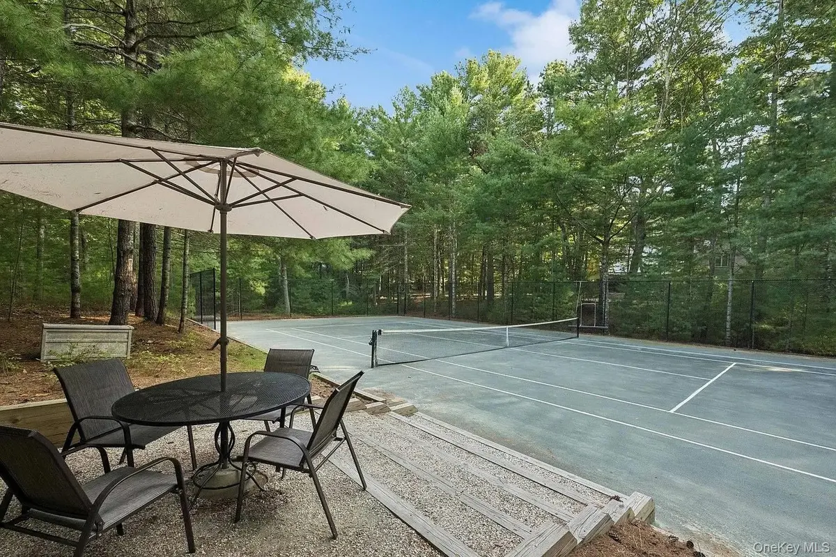 33 Oak Hill LN, East Hampton, NY 11937