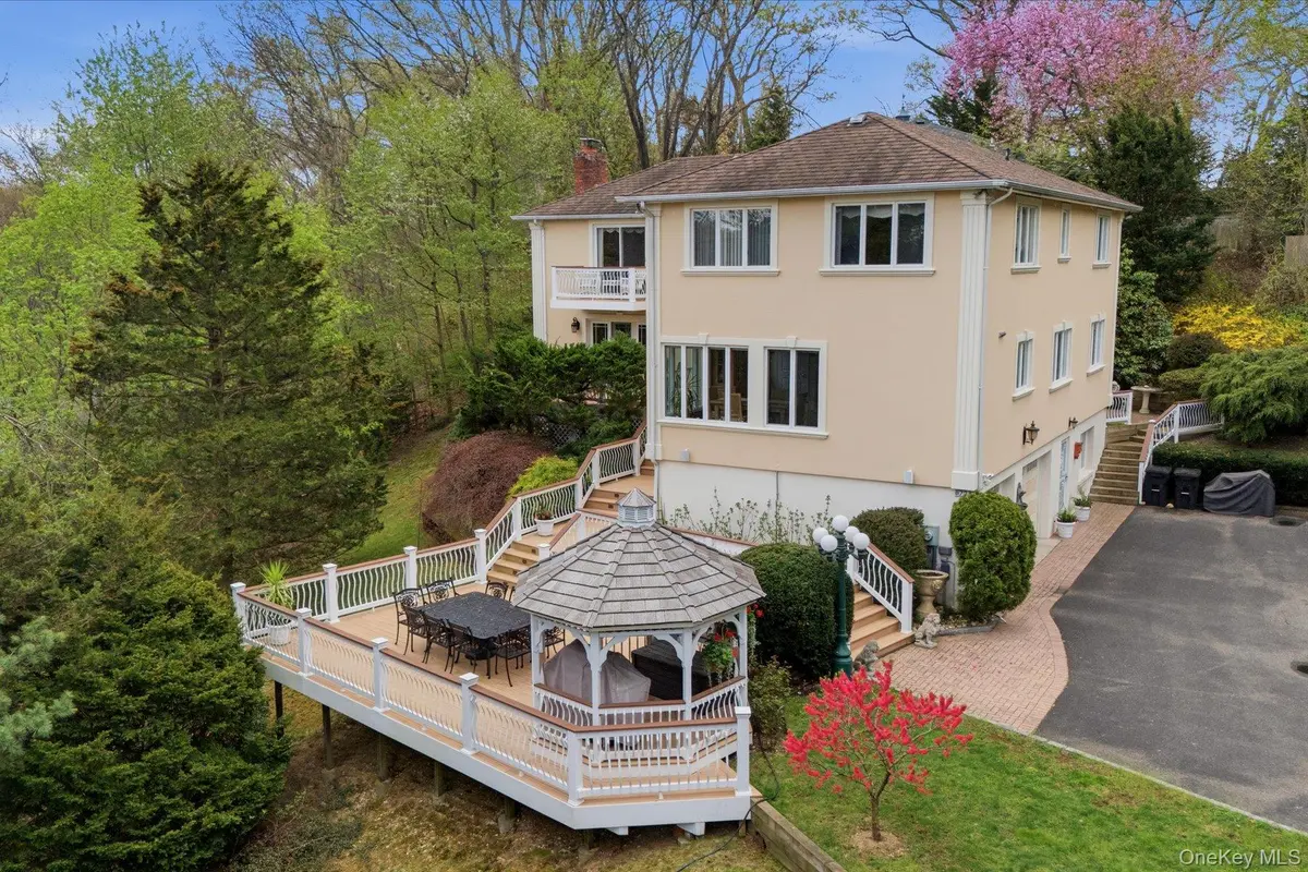 873 Oyster Bay RD, East Norwich, NY 11732