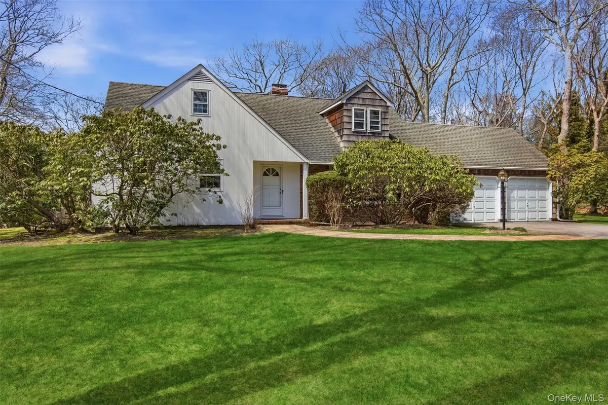 6 Oakland LN, East Quogue, NY 11942
