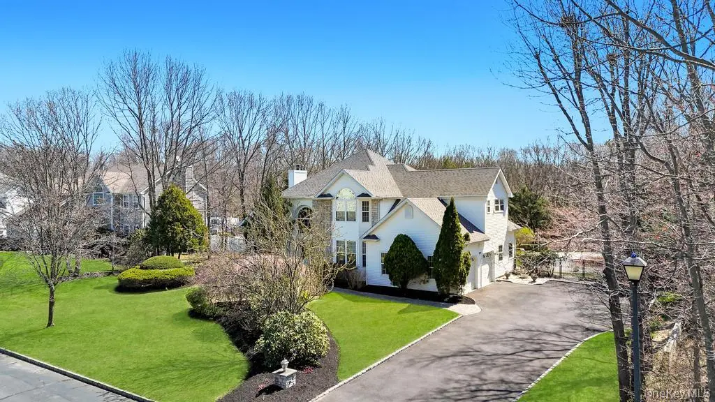 7 Stadium BLVD, East Setauket, NY 11733