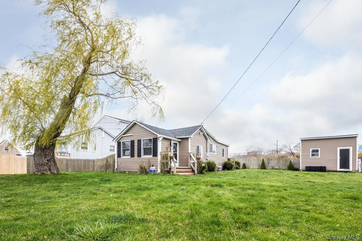 24 Blue Point RD, Mastic Beach, NY 11951