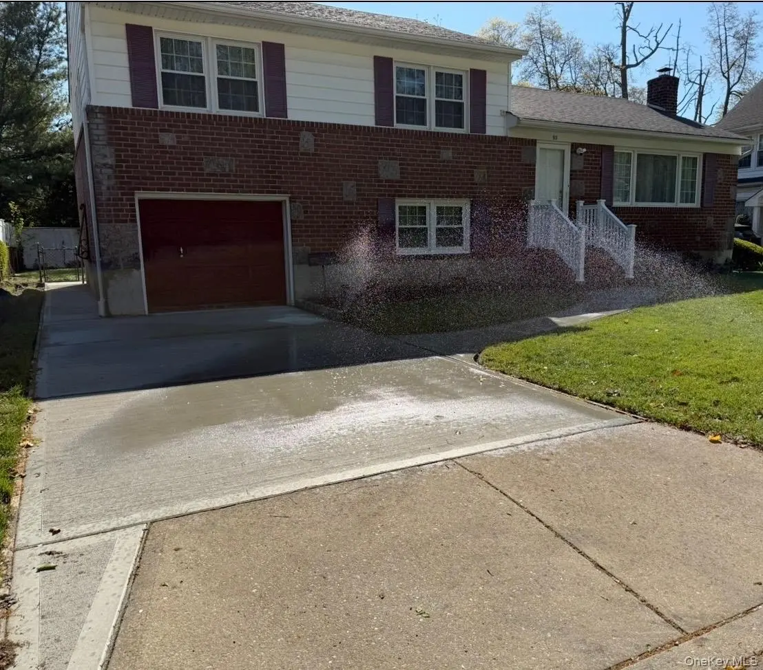 93 Woodview RD, West Hempstead, NY 11552