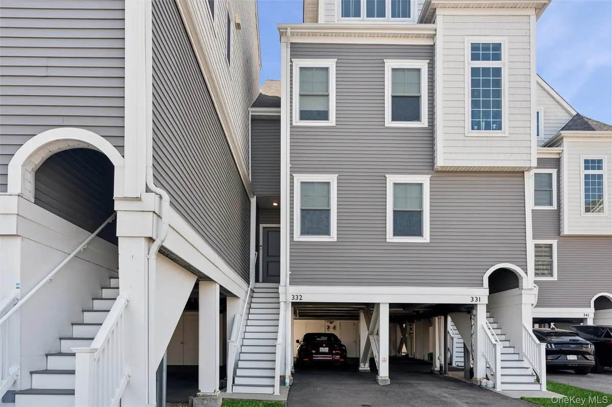 332 Marina Pointe DR #332, East Rockaway, NY 11518
