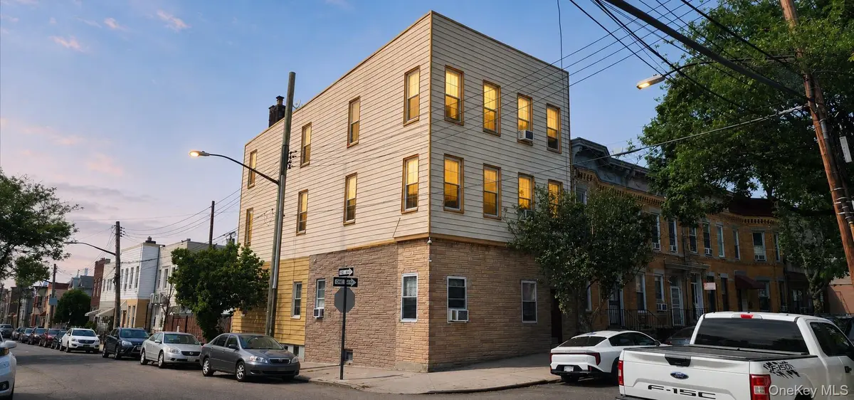 5427 Arnold AVE, Maspeth, NY 11378