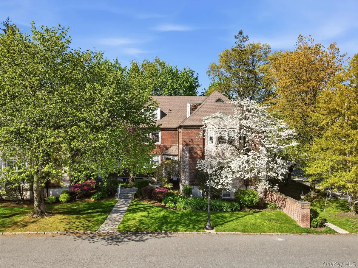 3 Campus Place ##MR, Scarsdale, NY 10583