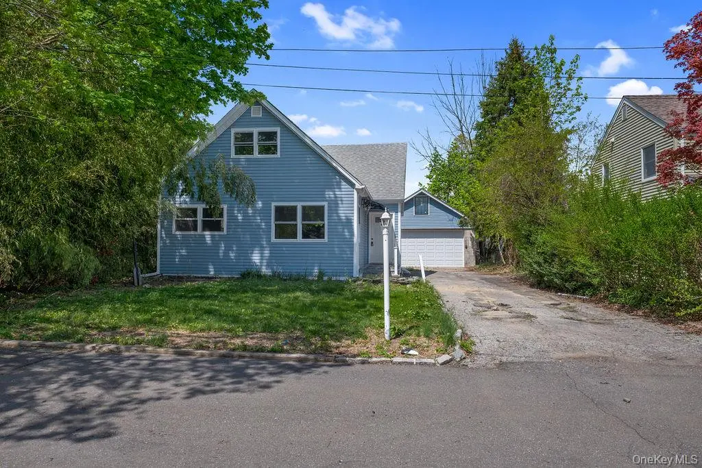 16 1st ST, Glenwood Landing, NY 11547