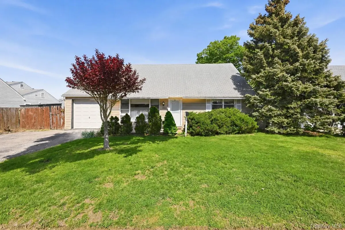 440 Cole PL, Bethpage, NY 11714
