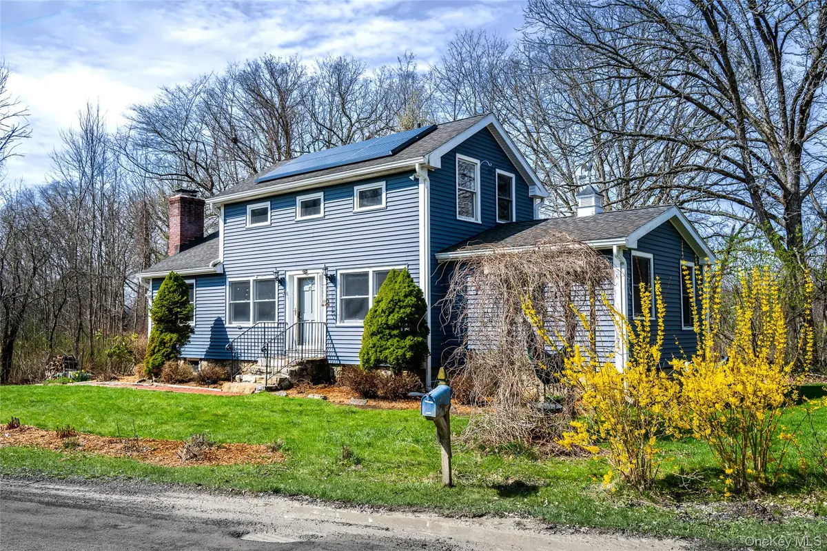 17 Rothvoss RD, Ancramdale, NY 12503