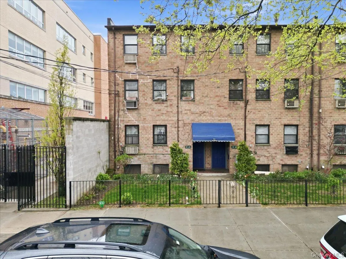 9748 91st ST #1D, Ozone Park, NY 11416