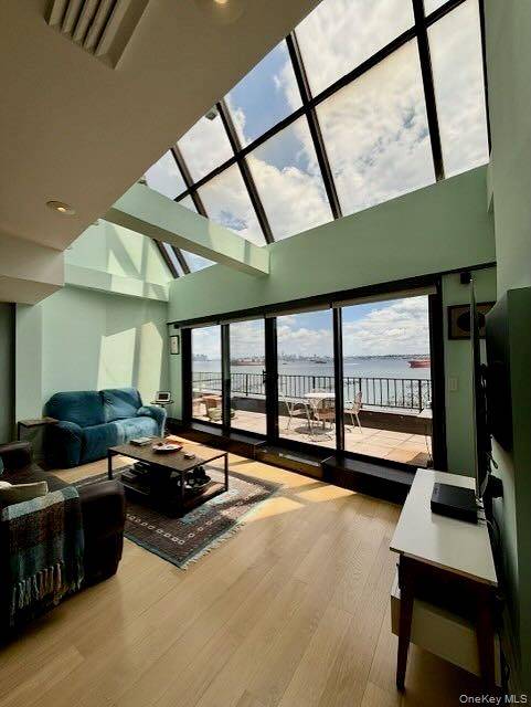 10 Bay Street LNDG #8D, Staten Island, NY 10301