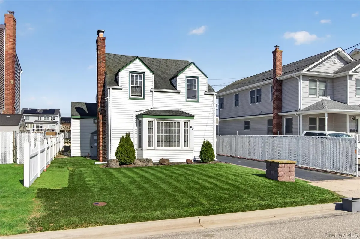 69 Forest AVE, Massapequa, NY 11758