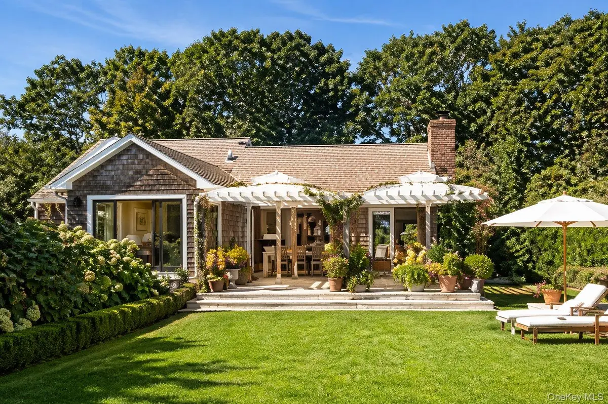 44 Straight PATH, Southampton, NY 11968