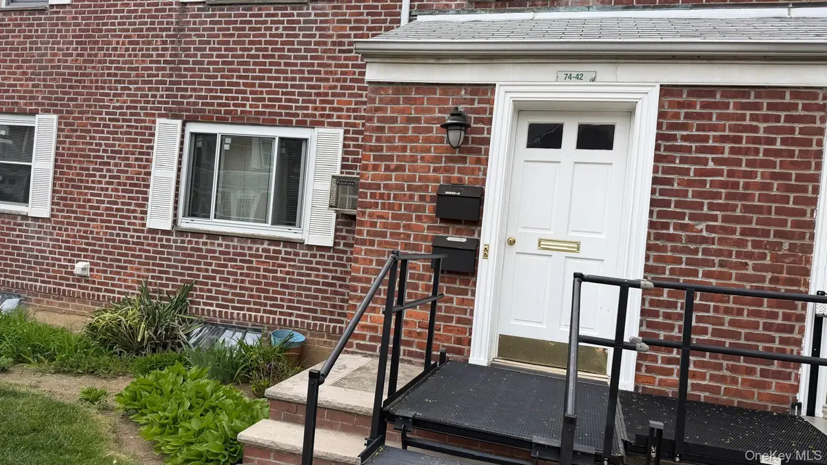 7442 260th ST #30G22, Glen Oaks, NY 11004