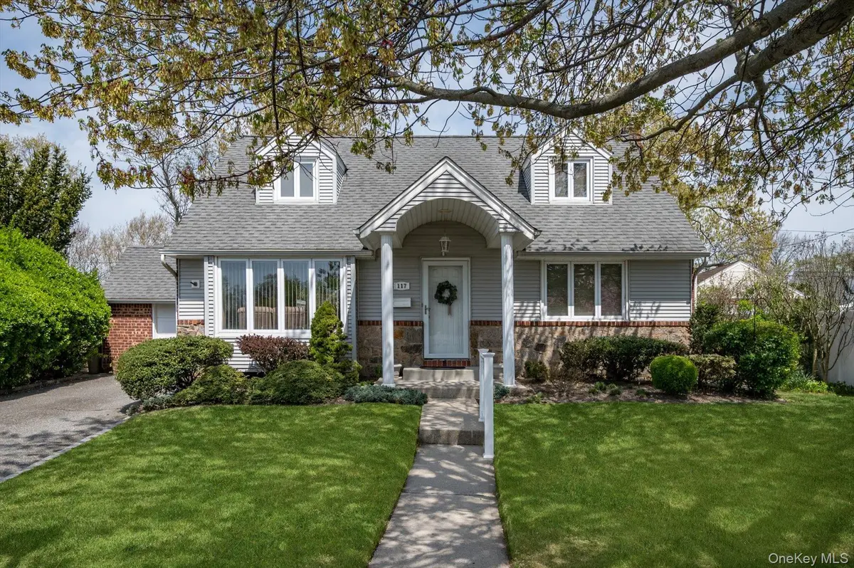 117 Betty RD, East Meadow, NY 11554