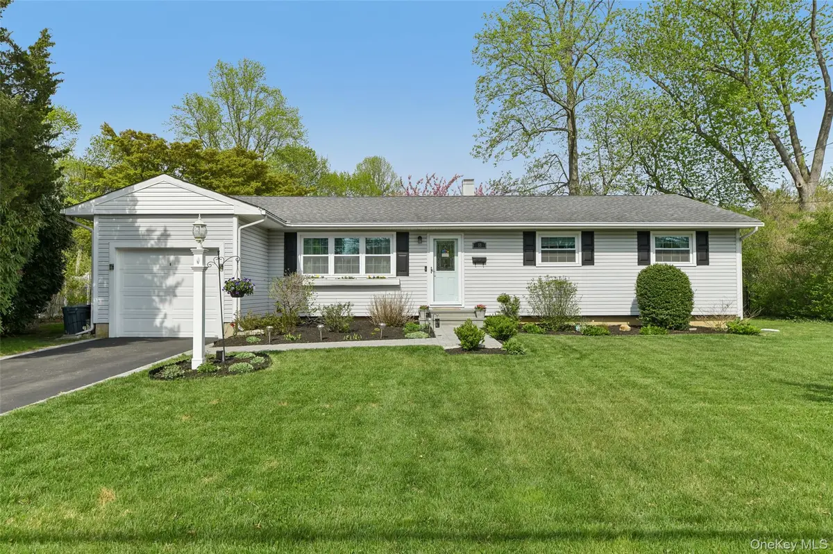 59 Gaymore RD, Port Jefferson Station, NY 11776