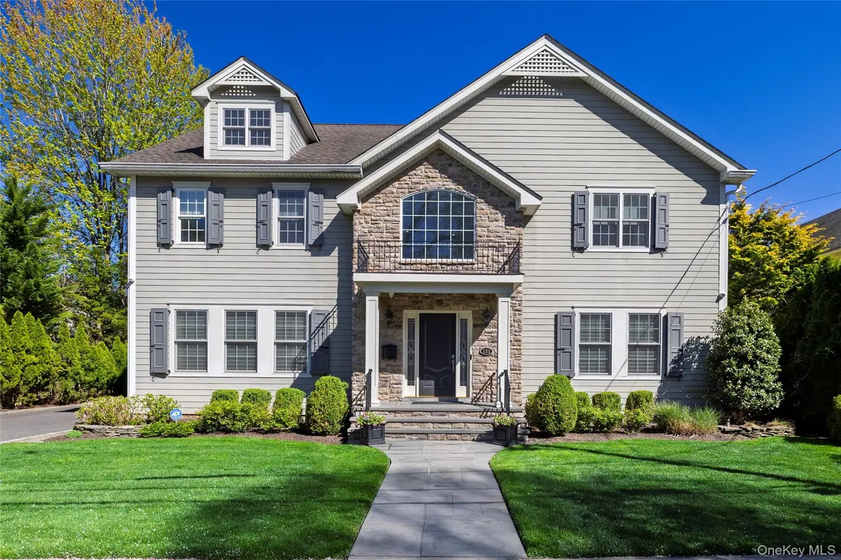 121 Harvard AVE, Rockville Centre, NY 11570