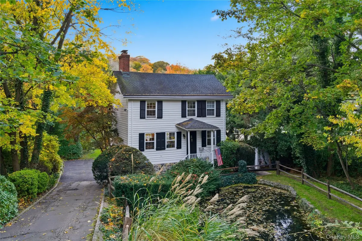 80 E Broadway, Roslyn, NY 11576