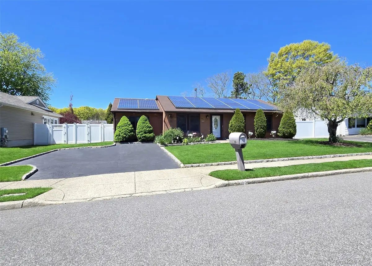 150 Glenmere WAY, Holbrook, NY 11741